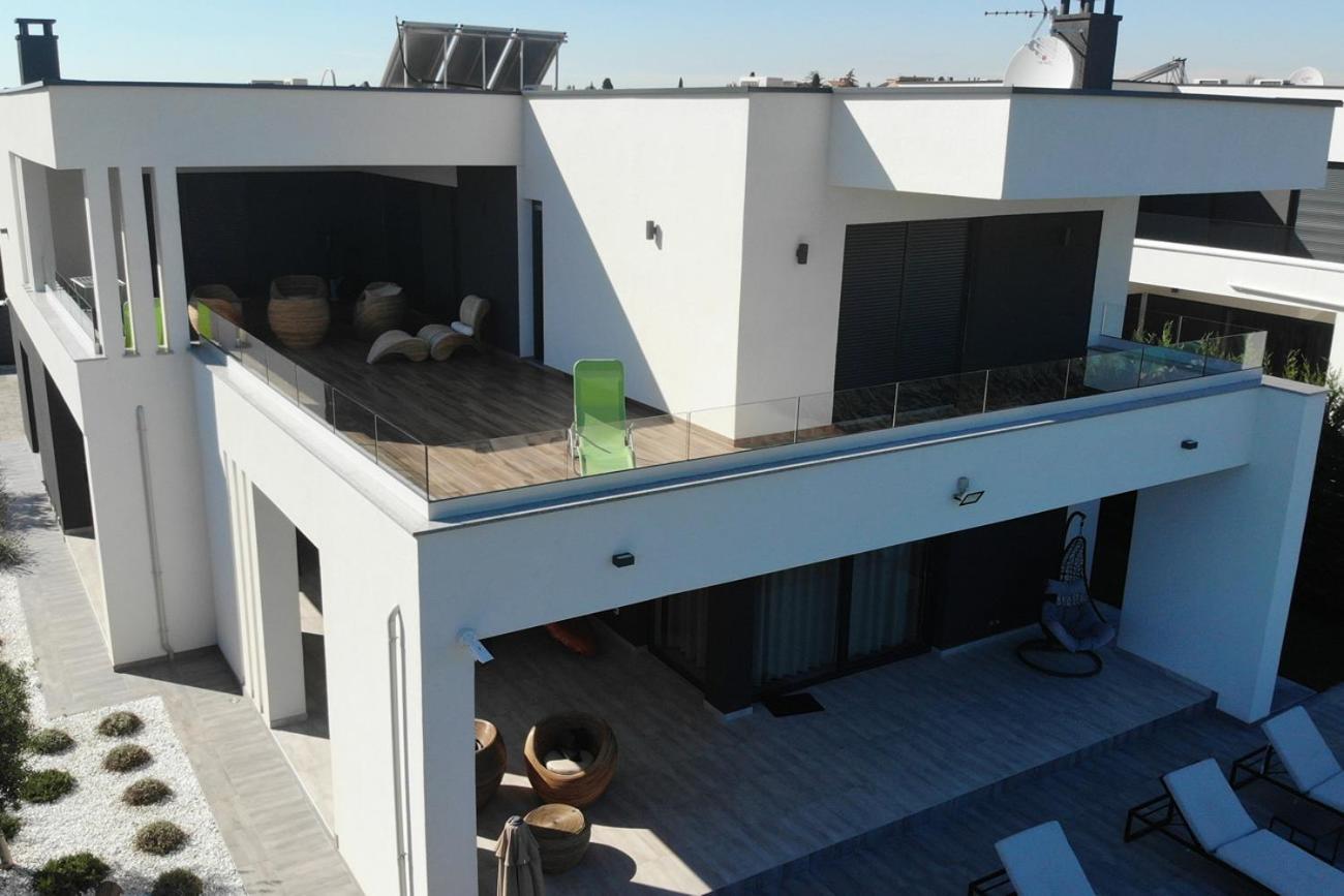 Villa Ula In Pula With Heated Pool And Sauna Εξωτερικό φωτογραφία