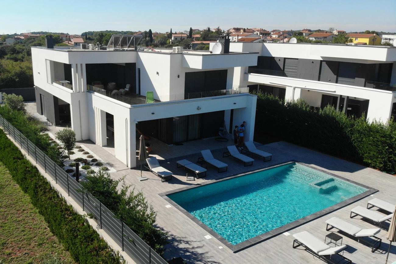 Villa Ula In Pula With Heated Pool And Sauna Εξωτερικό φωτογραφία